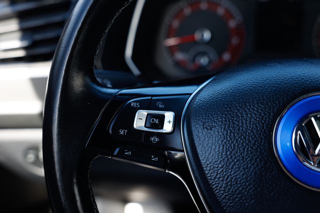 2019 Volkswagen Jetta 1.4T R-Line Automatic - 22975349 - 29