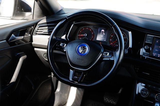 2019 Volkswagen Jetta 1.4T R-Line Automatic - 22975349 - 32