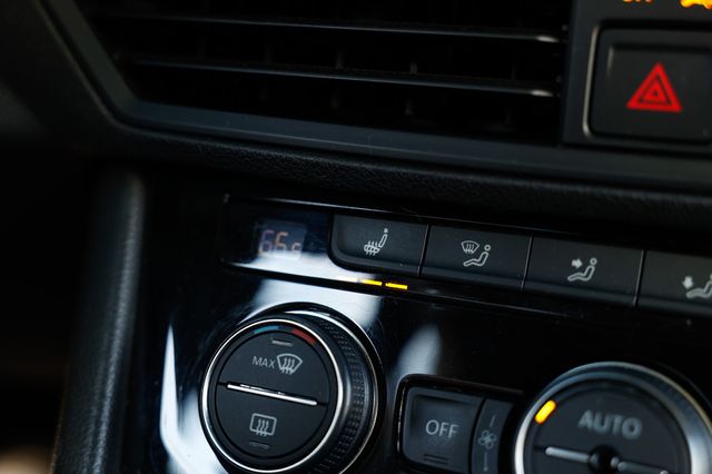 2019 Volkswagen Jetta 1.4T R-Line Automatic - 22975349 - 35