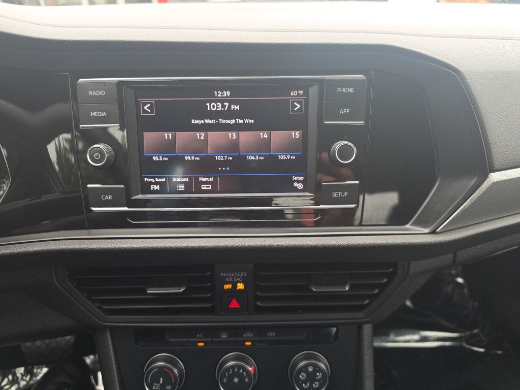 Volkswagen Jetta photo 14