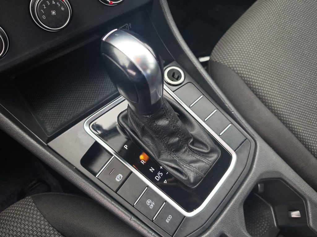 Volkswagen Jetta photo 32