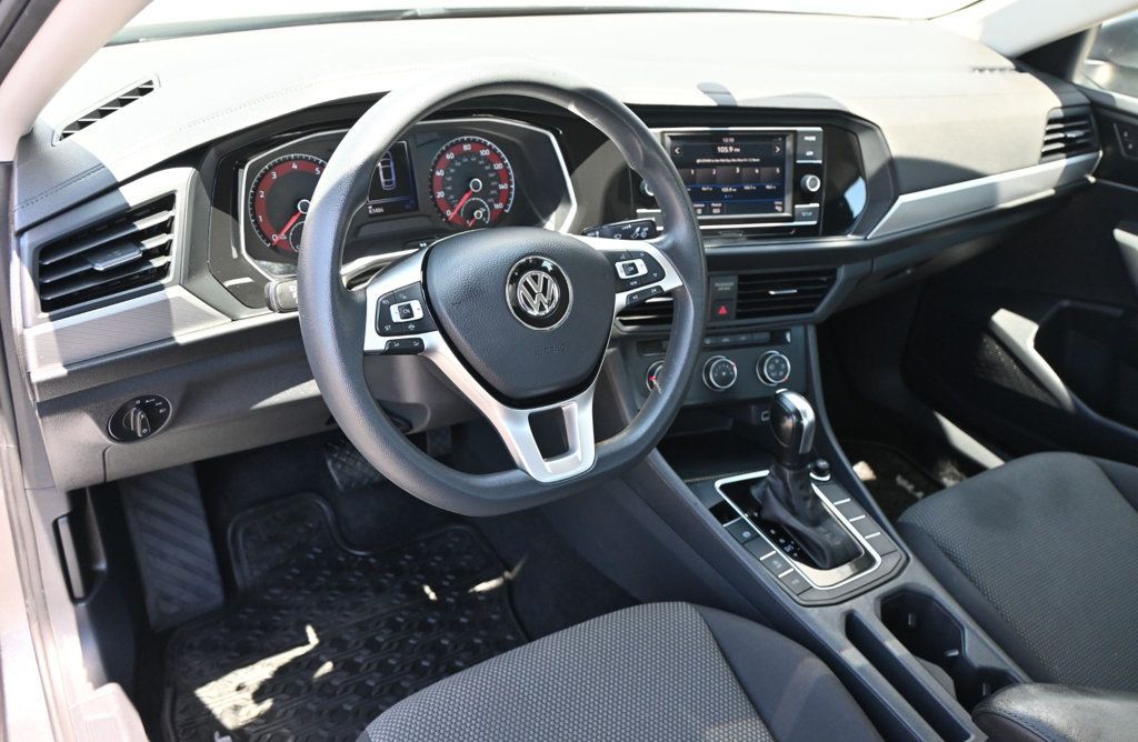 Volkswagen Jetta photo 10