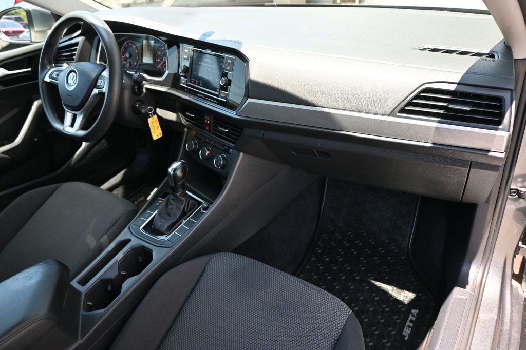 Volkswagen Jetta photo 12