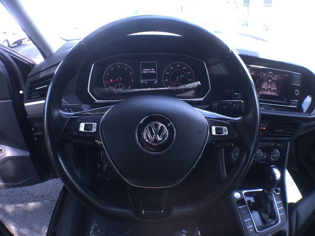 2019 Volkswagen Jetta SE R-Line photo 14
