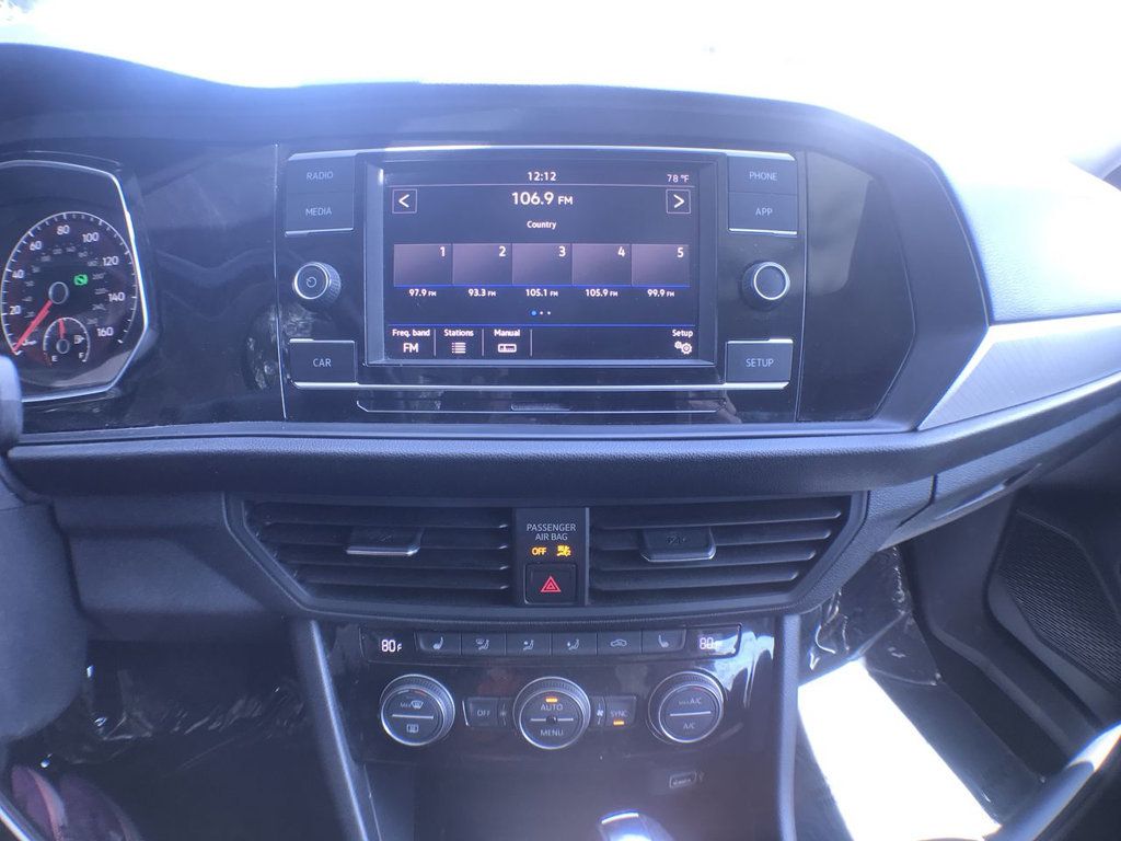 2019 Volkswagen Jetta SE R-Line photo 16