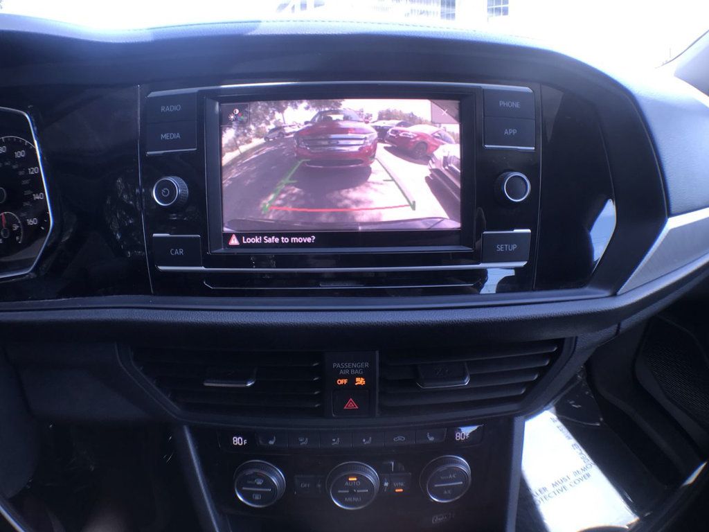 2019 Volkswagen Jetta SE R-Line photo 17