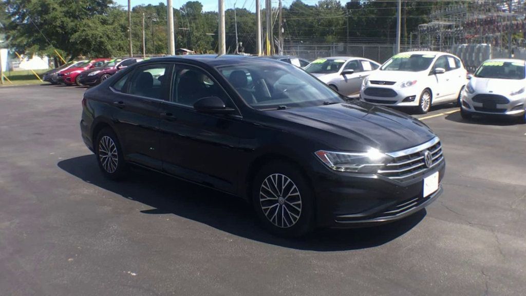 2019 Volkswagen Jetta SE R-Line photo 2