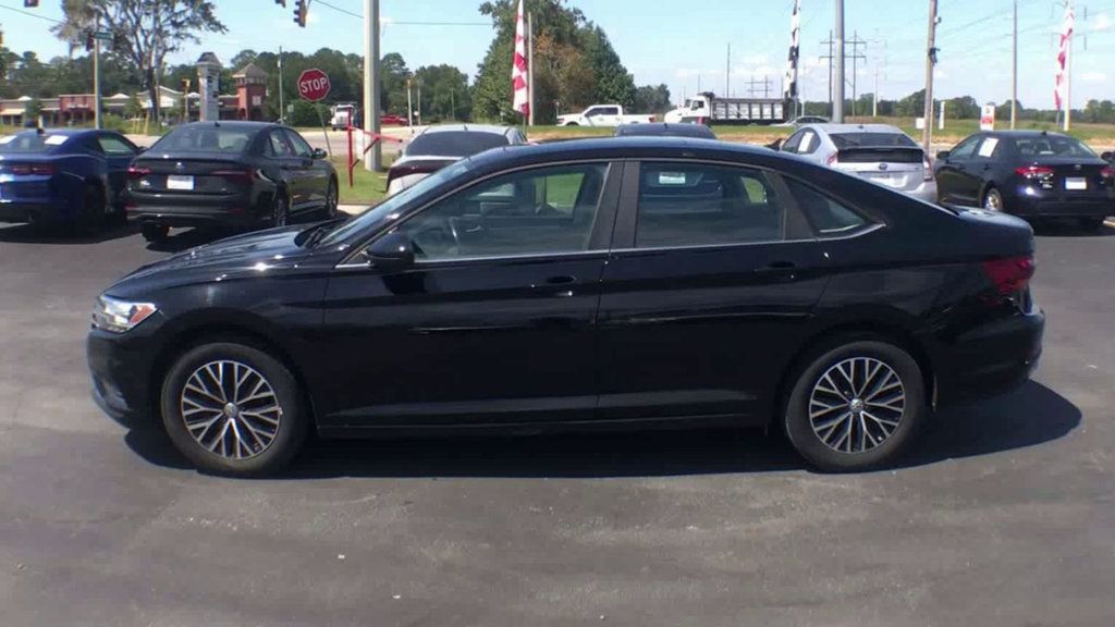 2019 Volkswagen Jetta SE R-Line photo 5