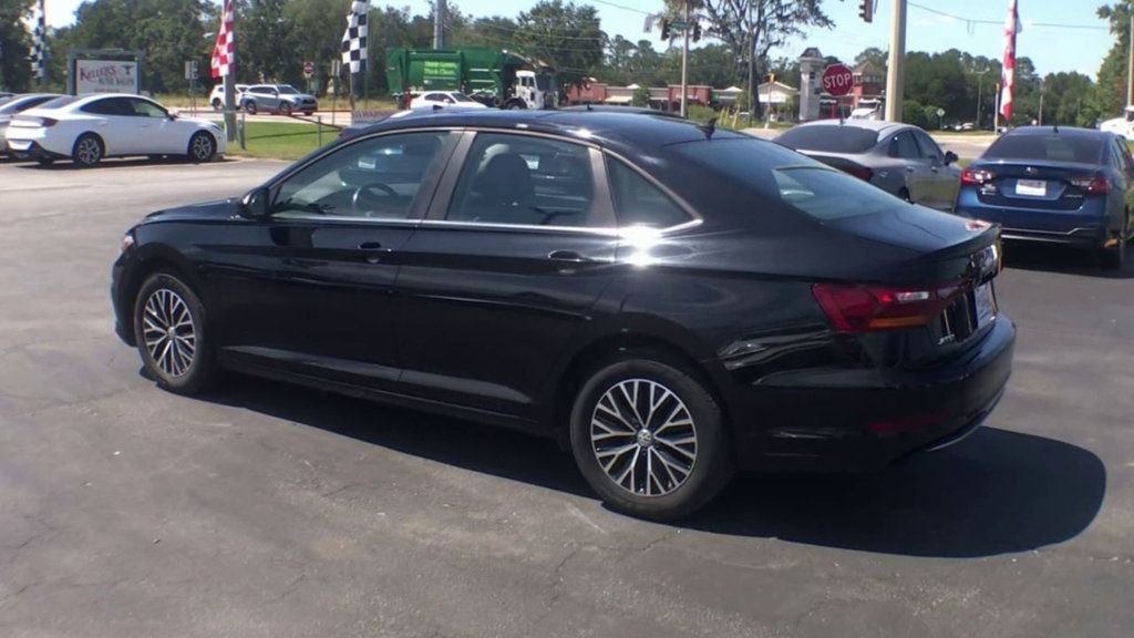 2019 Volkswagen Jetta SE R-Line photo 6