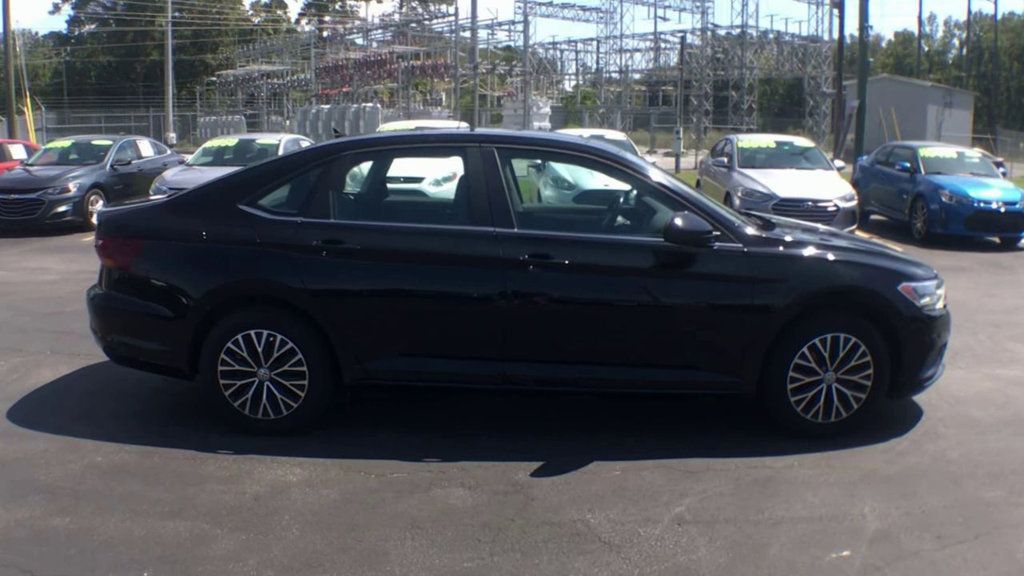 2019 Volkswagen Jetta SE R-Line photo 9
