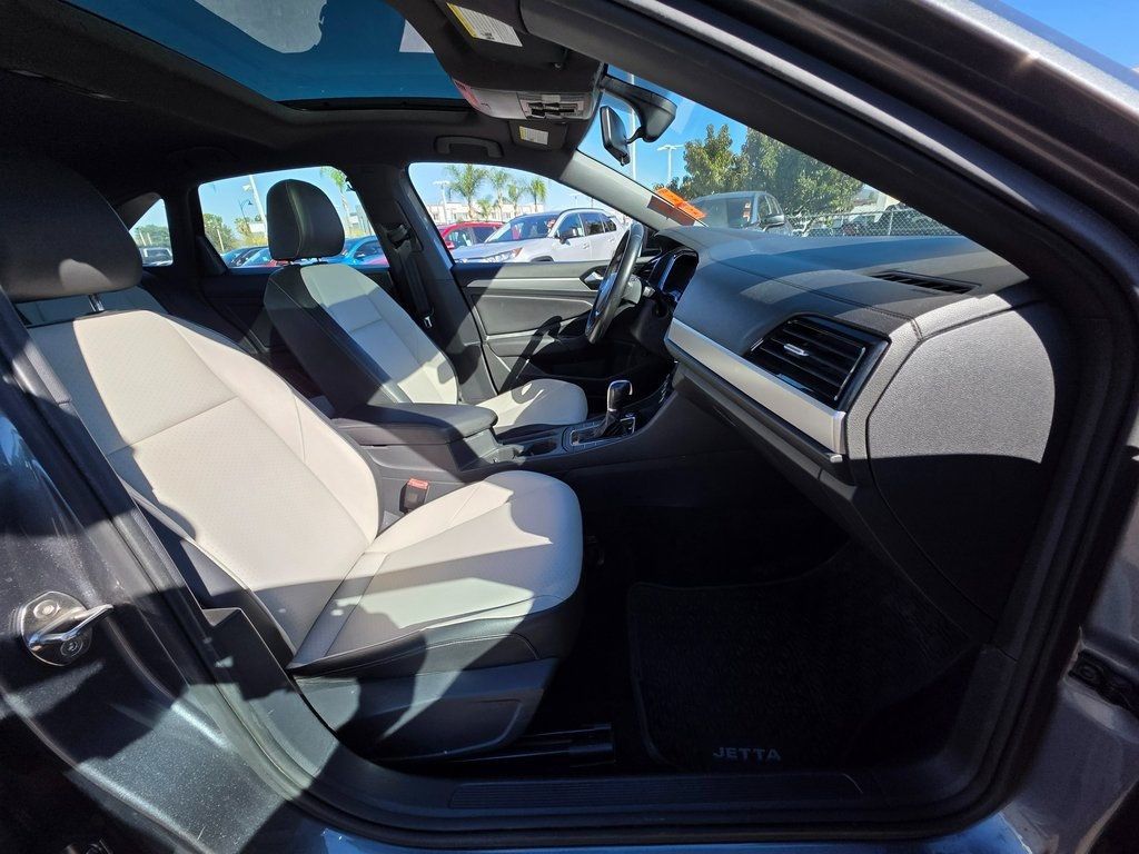 2019 Volkswagen Jetta R-Line - 22940606 - 9