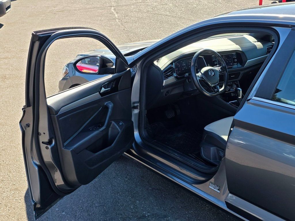 2019 Volkswagen Jetta R-Line - 22940606 - 37