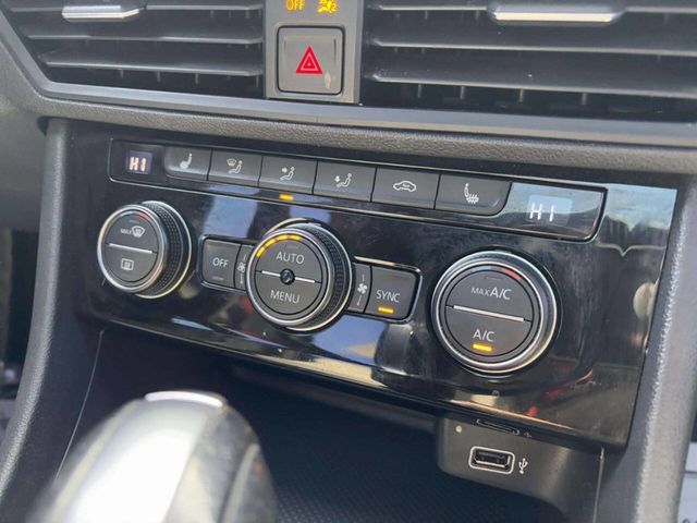 2019 Volkswagen Jetta R Line 4dr Sedan - 22944642 - 28