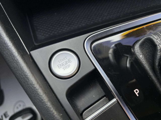 2019 Volkswagen Jetta R Line 4dr Sedan - 22944642 - 30