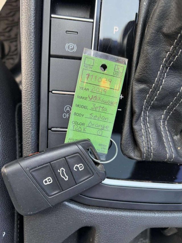 2019 Volkswagen Jetta R Line 4dr Sedan - 22944642 - 41