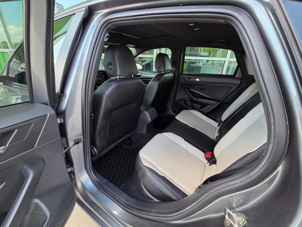 2019 Volkswagen Jetta R-Line photo 9