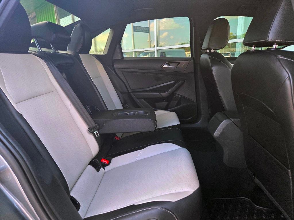 2019 Volkswagen Jetta R-Line photo 16