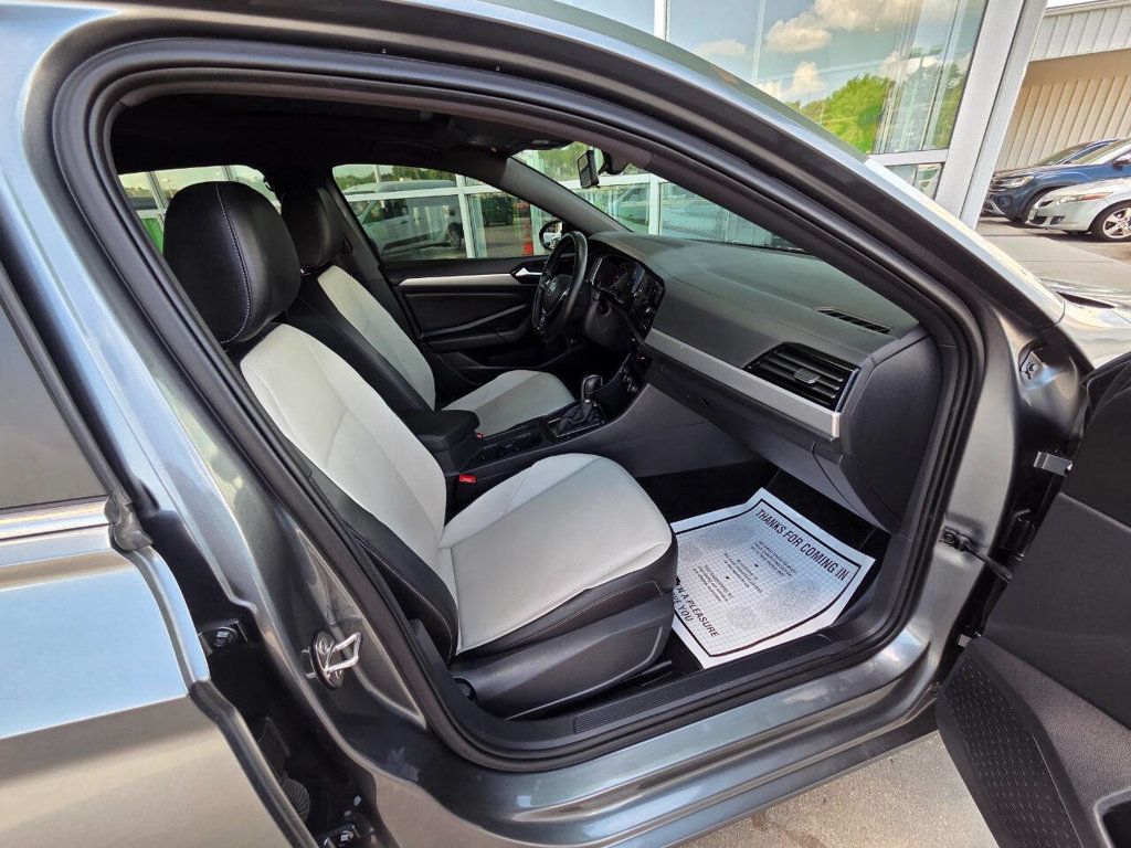 2019 Volkswagen Jetta R-Line photo 17