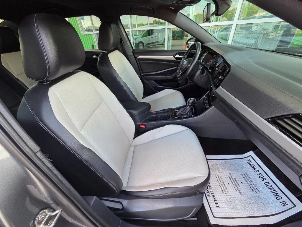 2019 Volkswagen Jetta R-Line photo 18