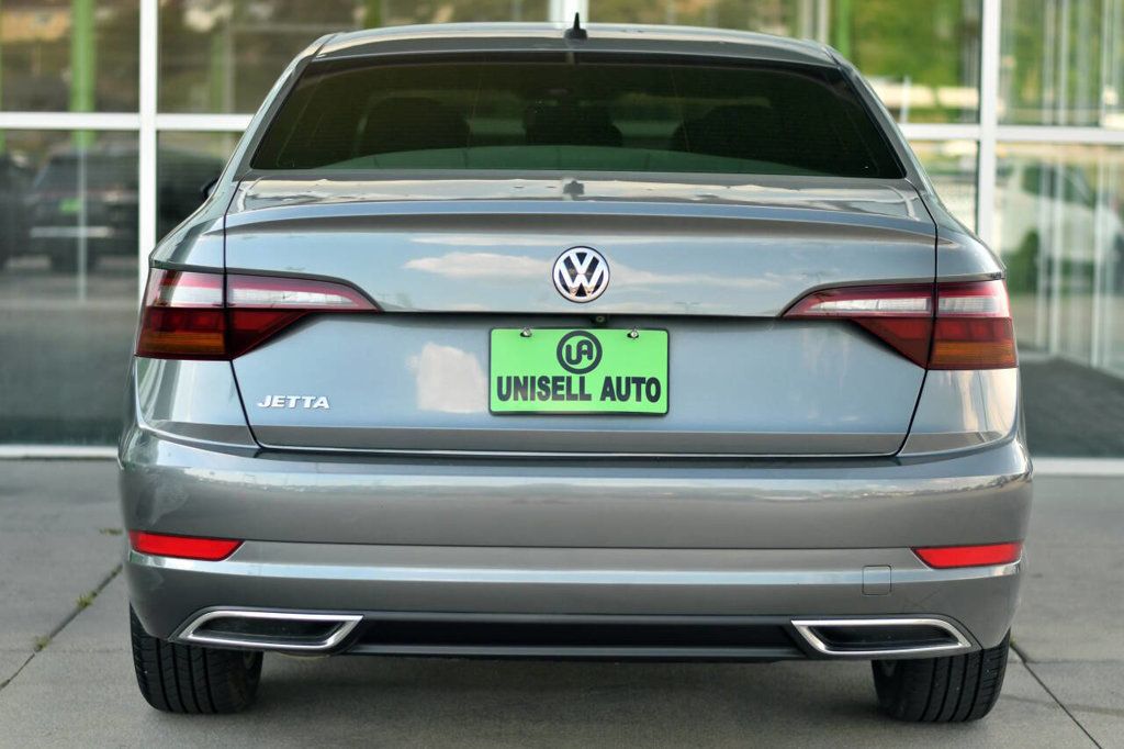 2019 Volkswagen Jetta R-Line photo 3