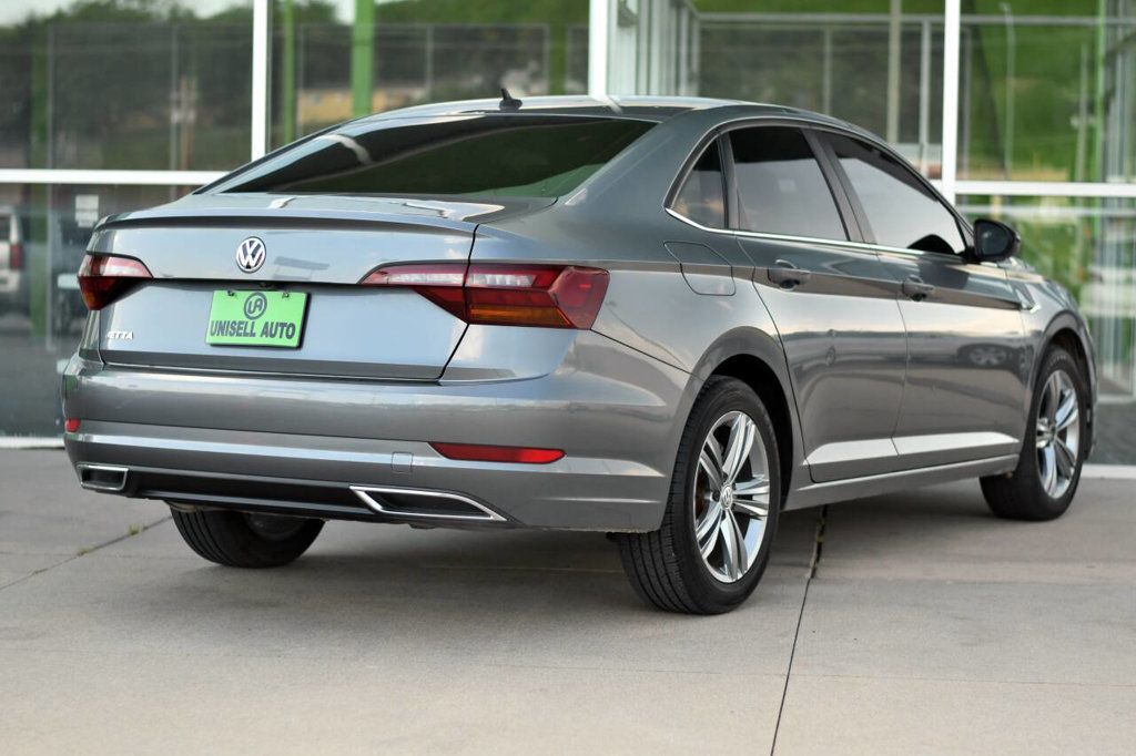 2019 Volkswagen Jetta R-Line photo 4