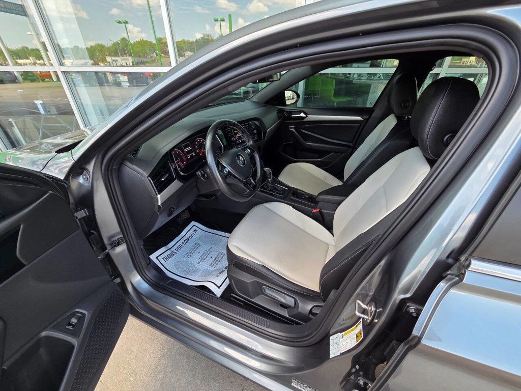 2019 Volkswagen Jetta R-Line photo 6