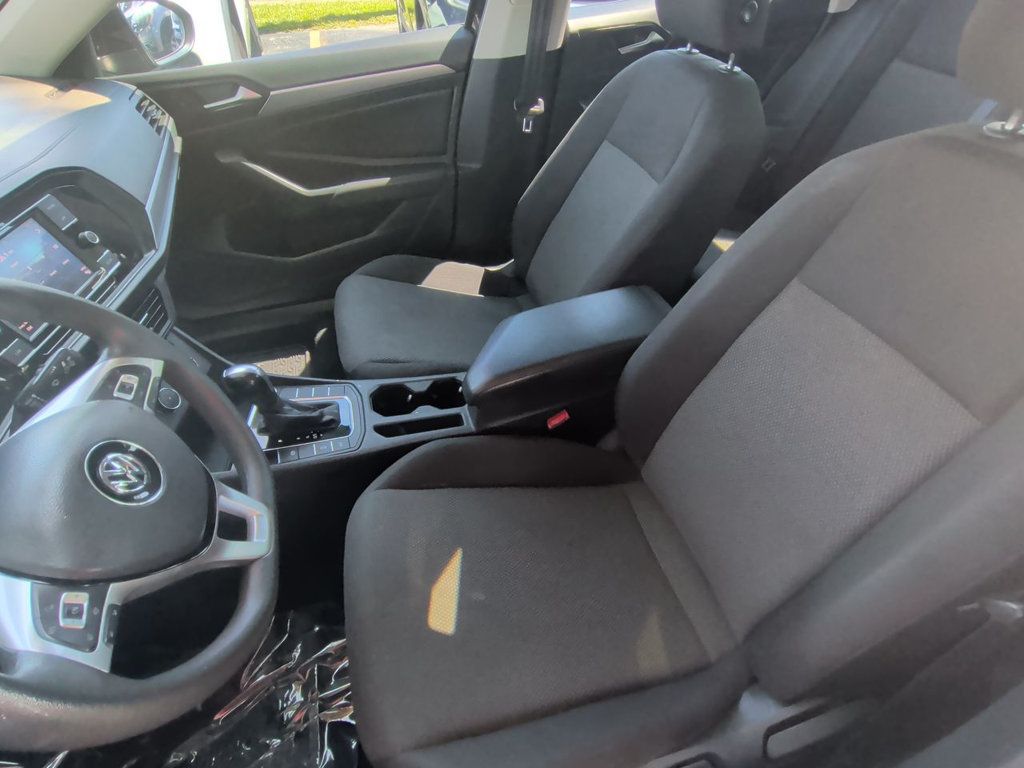 Volkswagen Jetta photo 14