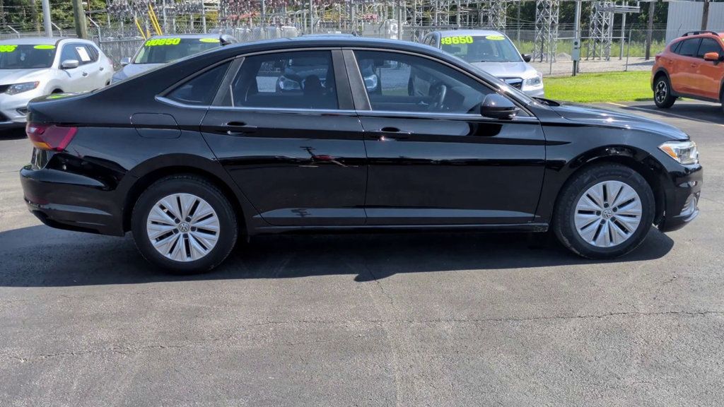 Volkswagen Jetta photo 9