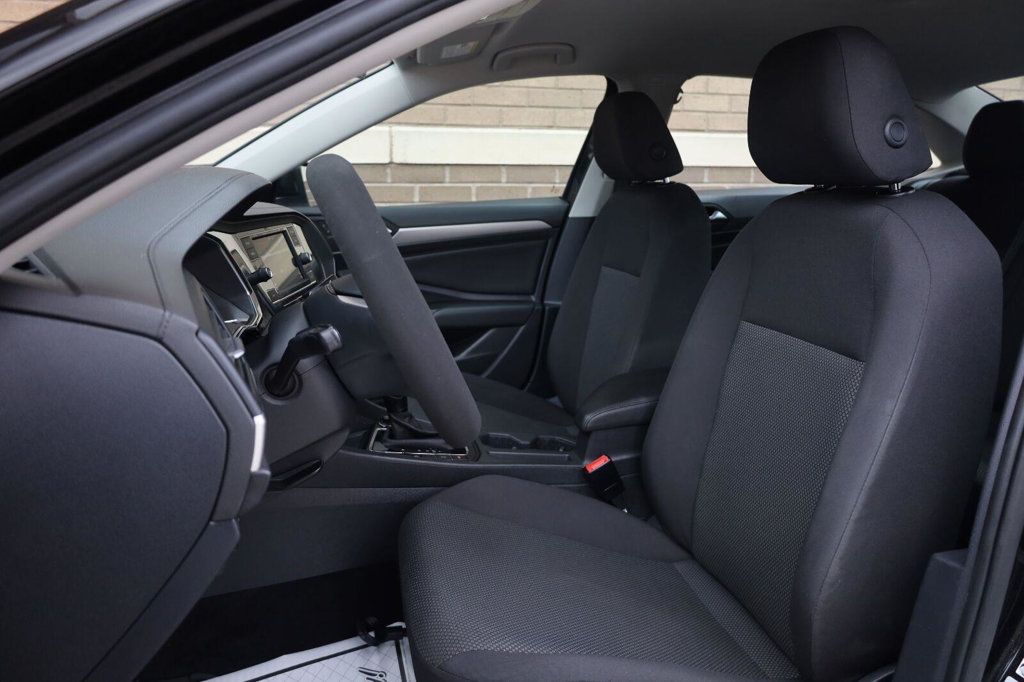 Volkswagen Jetta photo 18