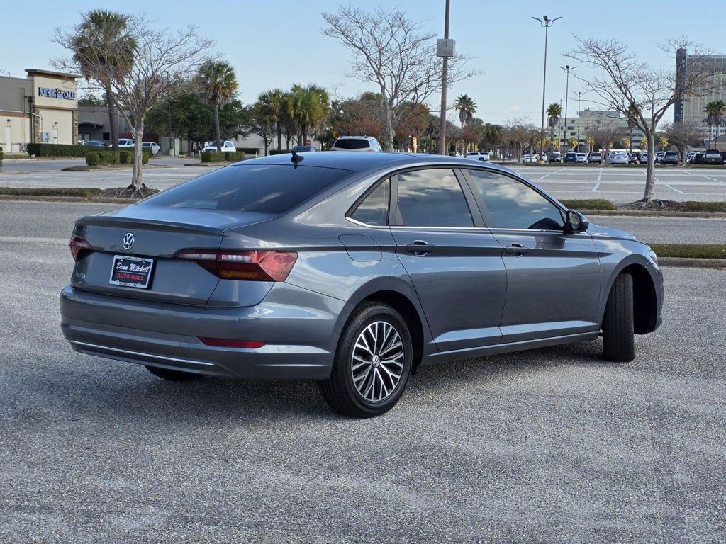 2019 Volkswagen Jetta SE R-Line photo 4