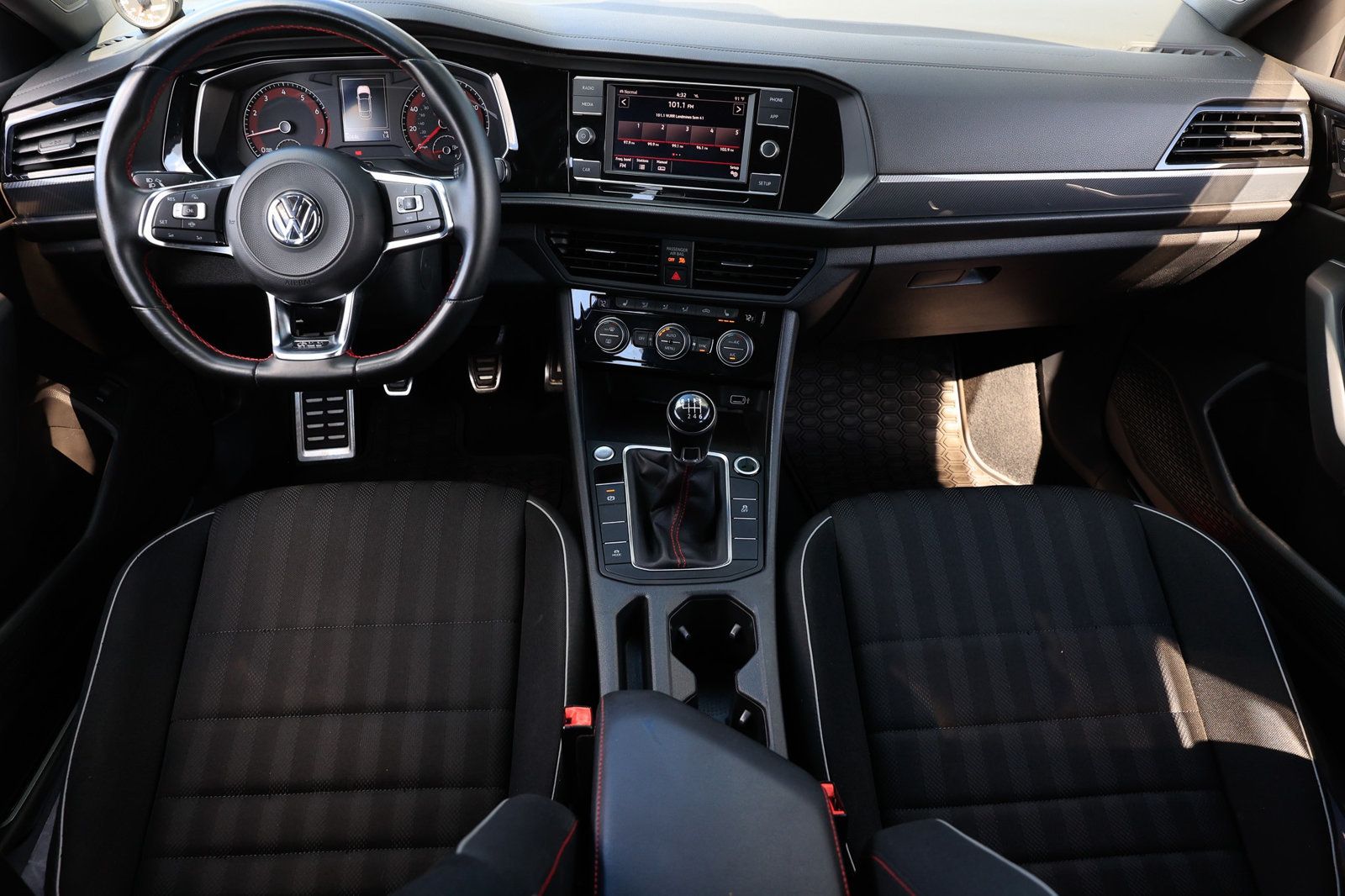 2019 Volkswagen Jetta GLI Anniversary Edition photo 2