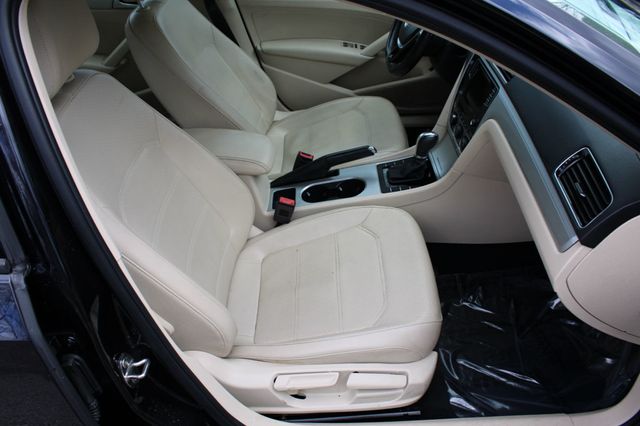 2019 Volkswagen Passat 2.0T Wolfsburg Edition Automatic - 22955318 - 13