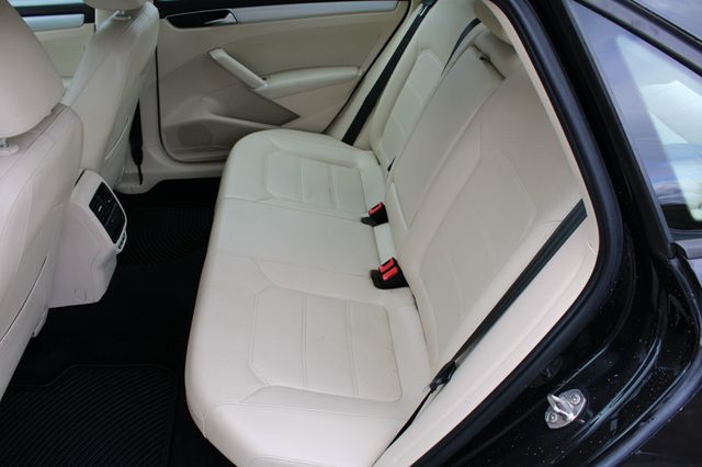 2019 Volkswagen Passat 2.0T Wolfsburg Edition Automatic - 22955318 - 14