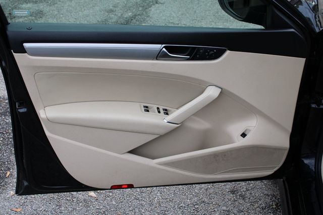 2019 Volkswagen Passat 2.0T Wolfsburg Edition Automatic - 22955318 - 19