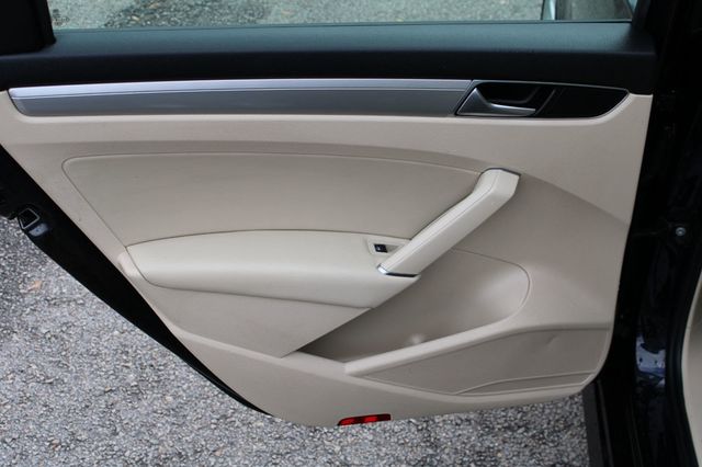 2019 Volkswagen Passat 2.0T Wolfsburg Edition Automatic - 22955318 - 20