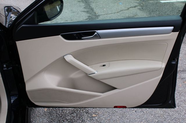 2019 Volkswagen Passat 2.0T Wolfsburg Edition Automatic - 22955318 - 21