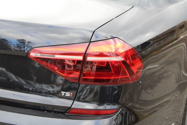 2019 Volkswagen Passat 2.0T Wolfsburg Edition Automatic - 22955318 - 32