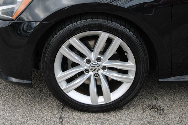 2019 Volkswagen Passat 2.0T Wolfsburg Edition Automatic - 22955318 - 33