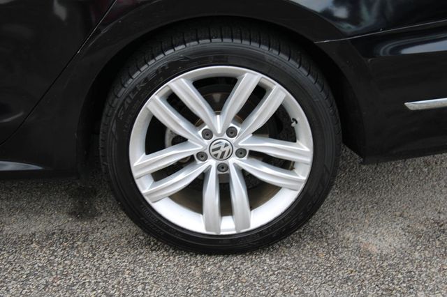 2019 Volkswagen Passat 2.0T Wolfsburg Edition Automatic - 22955318 - 34