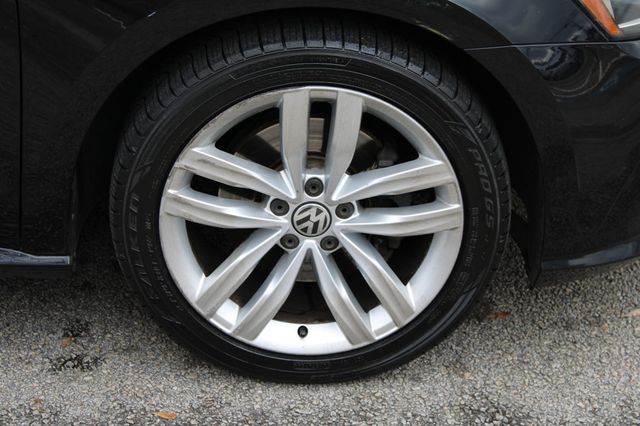 2019 Volkswagen Passat 2.0T Wolfsburg Edition Automatic - 22955318 - 35