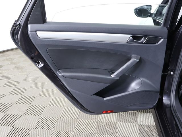 2019 Volkswagen Passat 2.0T Wolfsburg Edition Automatic - 23035725 - 24