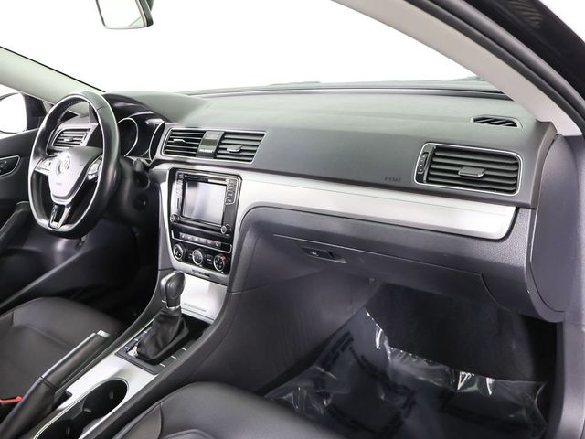 2019 Volkswagen Passat 2.0T Wolfsburg Edition Automatic - 23035725 - 27
