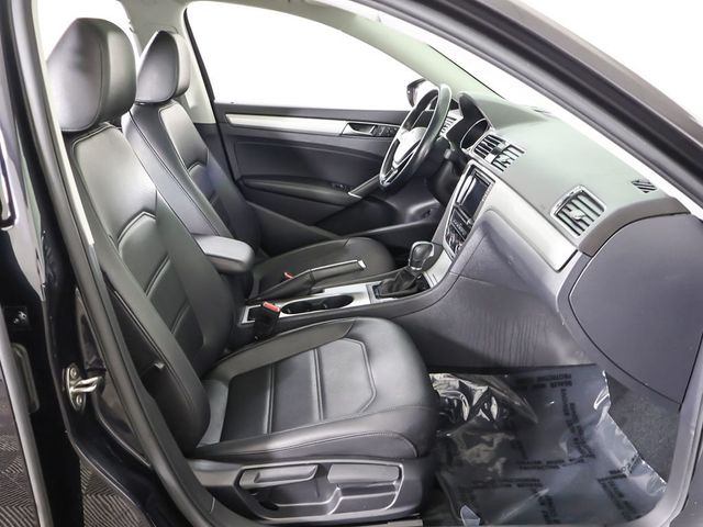 2019 Volkswagen Passat 2.0T Wolfsburg Edition Automatic - 23035725 - 31