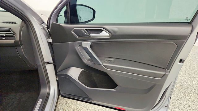 2019 Volkswagen Tiguan 2.0T SEL R-Line Black 4MOTION - 22998932 - 26