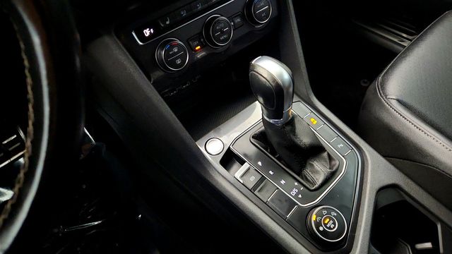 2019 Volkswagen Tiguan 2.0T SEL R-Line Black 4MOTION w/ Heating for Front Seats - 22998932 - 16