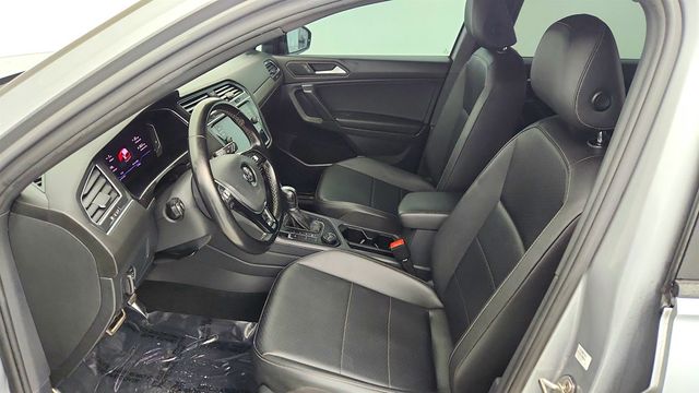 2019 Volkswagen Tiguan 2.0T SEL R-Line Black 4MOTION w/ Heating for Front Seats - 22998932 - 20