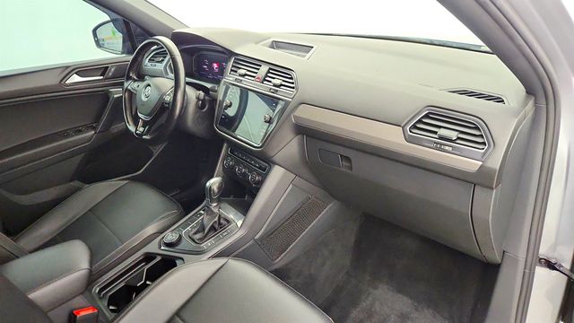 2019 Volkswagen Tiguan 2.0T SEL R-Line Black 4MOTION w/ Heating for Front Seats - 22998932 - 25
