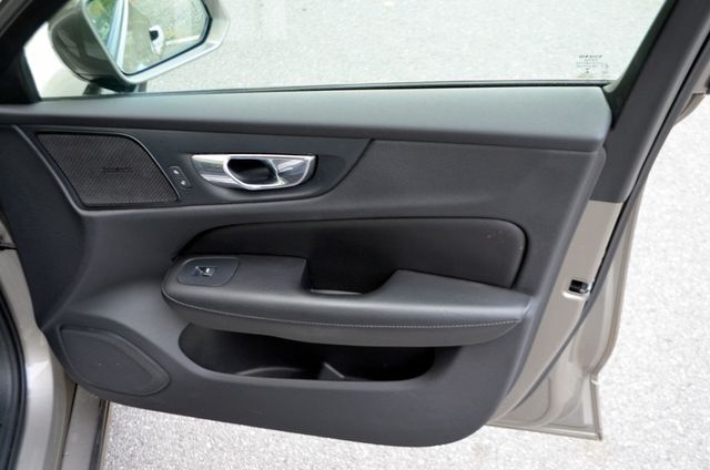 2019 Volvo S60 Low Mileage T6 Momentum / charming color - 22926548 - 19