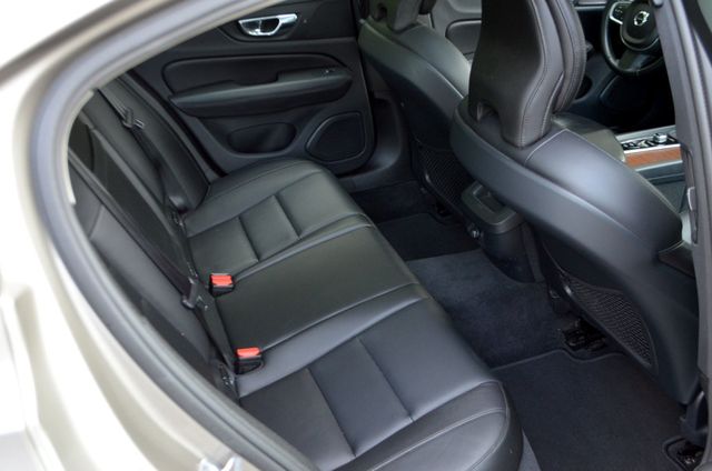 2019 Volvo S60 Low Mileage T6 Momentum / charming color - 22926548 - 21