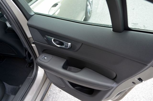 2019 Volvo S60 Low Mileage T6 Momentum / charming color - 22926548 - 22